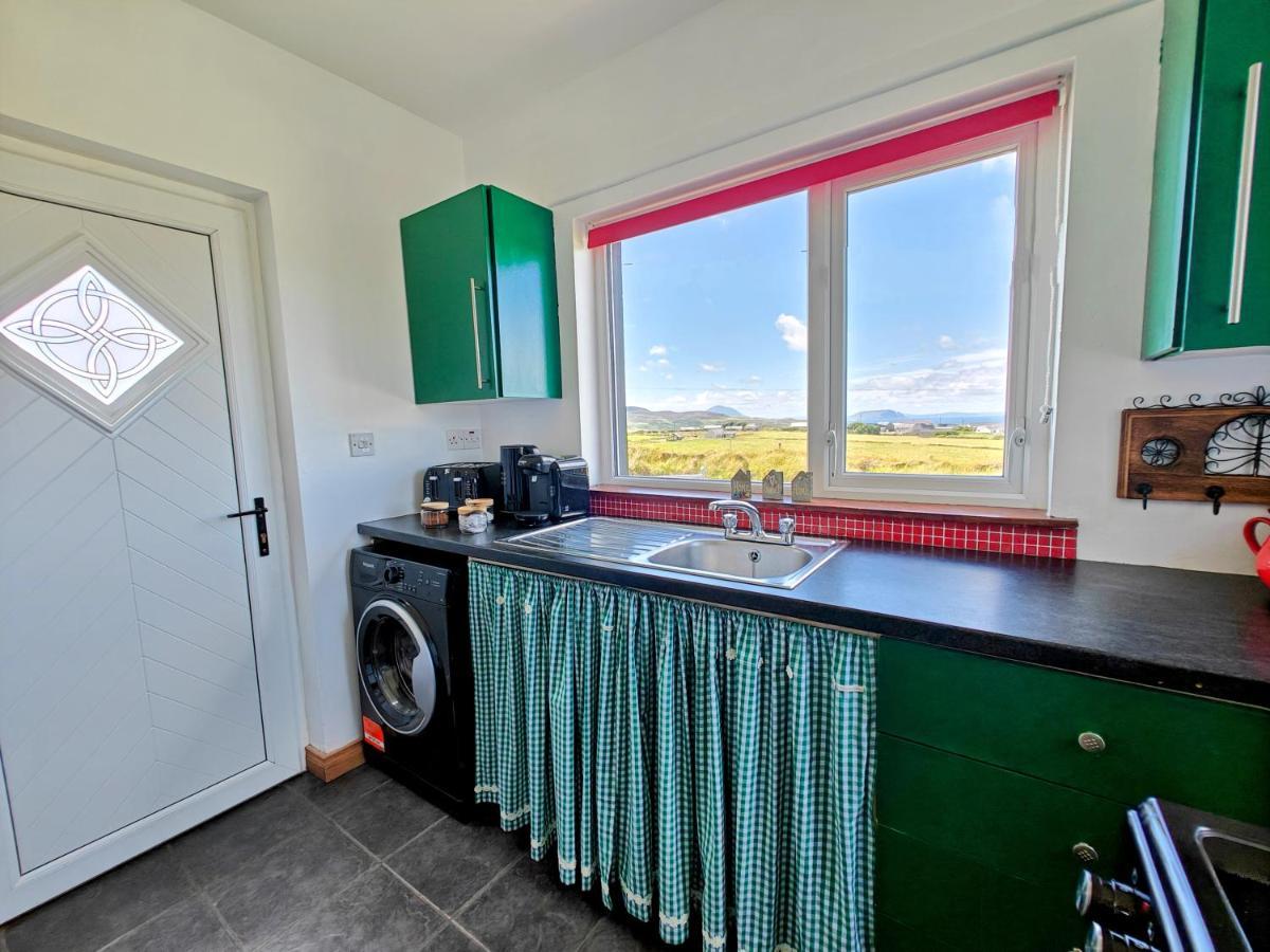 Teach Roisin-Traditional Irish Holiday Cottage In Malin Head. 외부 사진